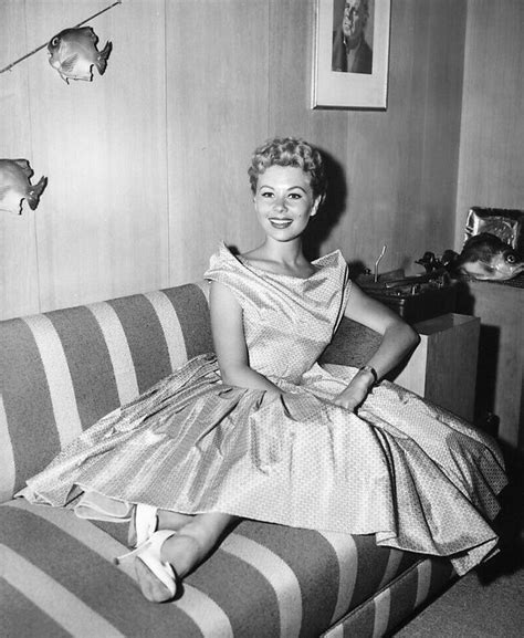 Mitzi Gaynor On The Set Of South Pacific S Style Mitzi