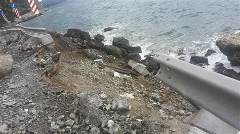 Πυρκαγιά σε πευκόφυτη περιοχή ξέσπασε στον σχίνο κορινθίας, την τετάρτη (19/05), η οποία είναι μεγάλη, κατακαίει και σπίτια και γι' αυτό εκκενώθηκαν προληπτικά οικισμοί, τη στιγμή που οι δυνάμεις. Προσοχή: Έκλεισε ο δρόμος Αλεποχωρίου - Σχίνου λόγω ...