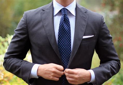 Coil the rope around itself, forming a bulb or knob. The Next Time You Wear A Tie, Follow These Dos & Don'ts To ...