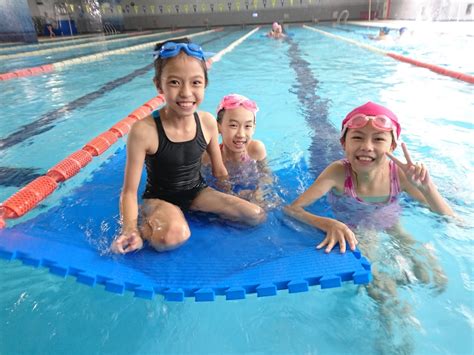 Swimming (as a water sport). 長安呂老師體育課: 106 上學期高年級游泳活動課程