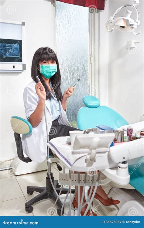 Female Dentist Stock Image Image Of Professional Female 35525367