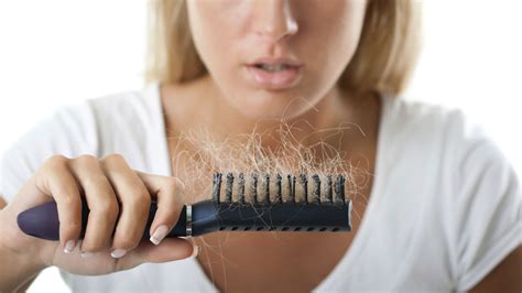 ریزش مو نشانه ها دلایل و راهکارهای جلوگیری از ریزش مداوم مو ها