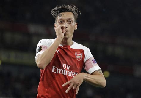 Mesutozil streams live on twitch! Arsenal superstar Mesut Özil and wife blessed with a baby girl - The Sauce