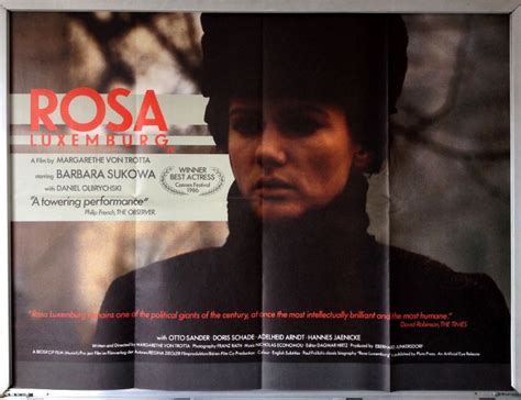 Rosa luxemburg est un film réalisé par margarethe von trotta avec barbara sukowa, daniel olbrychski. ROSA LUXEMBURG 1986