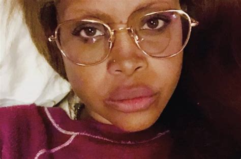 Erykah Badu Pays Price After Weighing In On R Kelly At Chicago Concert