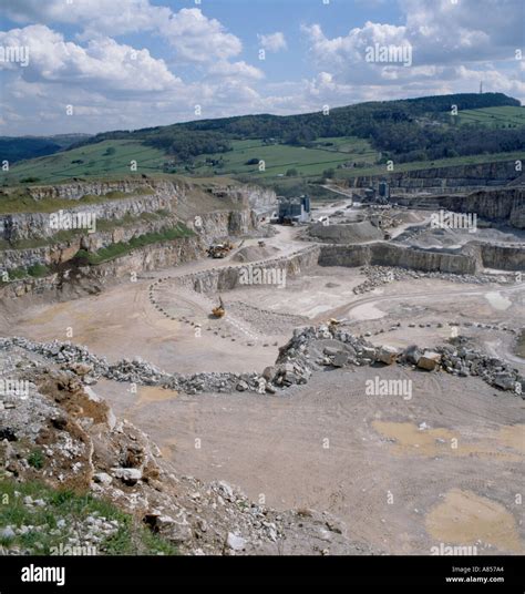 Derbyshire England Summer Quarry Hi Res Stock Photography And Images