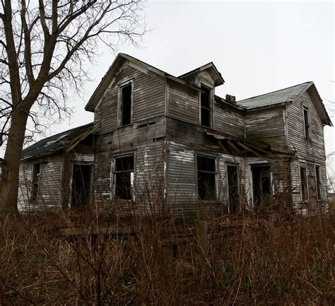 Today we check out this old abandoned. Abandoned House Near Fremont, OH