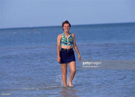 martina hingis of switzerland poses in the sea for a photoshoot martina hingis actualité