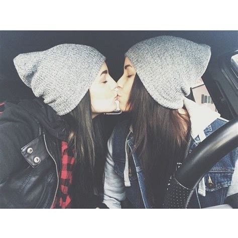 Tumblr Liked On Polyvore Featuring Couples And Girls Lesbian Love Cute Lesbian Couples Lesbian