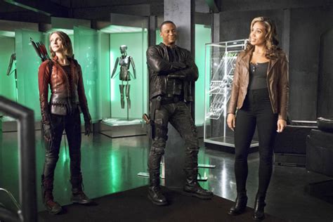 Arrow Flash Crossover With Legends Of Tomorrow Photos