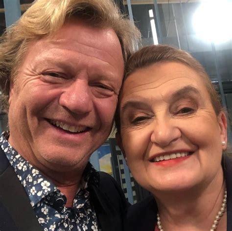 .eva holubová (hanka) tomáš vacek (tonda) jiřina jelenská (těšíková) stanislav tříska (těšík) pavel klůs (pavluša) jiří tomek (poručík vb) věra tichánková (babička kocourková) josef chvalina (učitel) lubor tokoš (děda) pavel kříž antonín navrátil ilona willertová helena martinovská eva. „Dostali mne moji kamarádi ze Slunečný": Herečka Eva ...