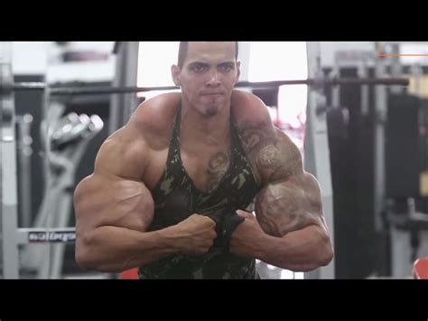 Bodybuilder Injects Oil Into His Biceps To Look Like The Incredible Hulk Nova 969