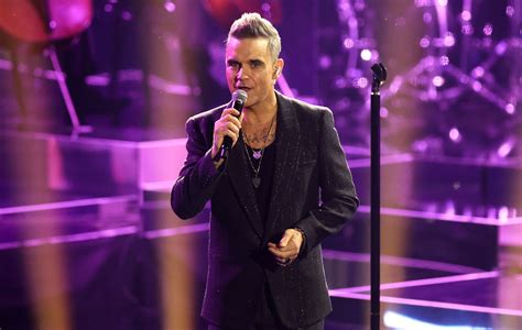 robbie williams thanks fans for protecting him in emotional speech about mental health