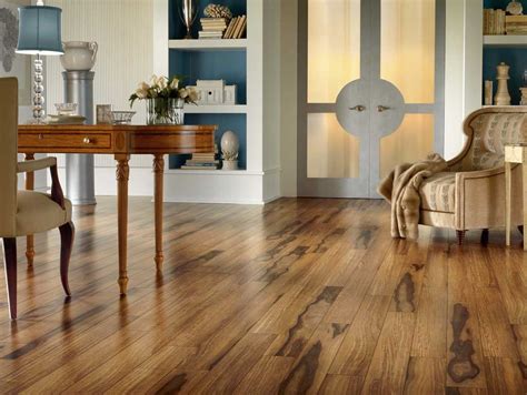 20 Attractive Living Rooms With Laminate Wood Flooring