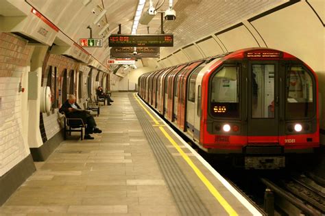 The London Underground Is The Worlds Oldest And Second Longest Rapid