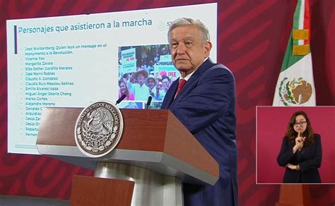 Exhibe AMLO a políticos que asistieron a la marcha del INE