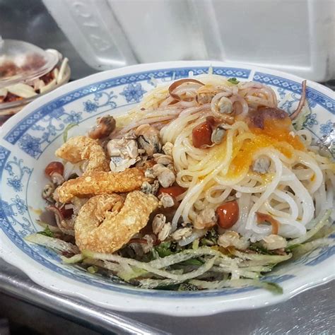 10 Delicious Traditional Vietnamese Food You Must Try While In Vietnam Local Insider