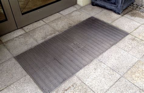 Heelsafe Grates And Anti Slip Entrance Grilles And Walkways