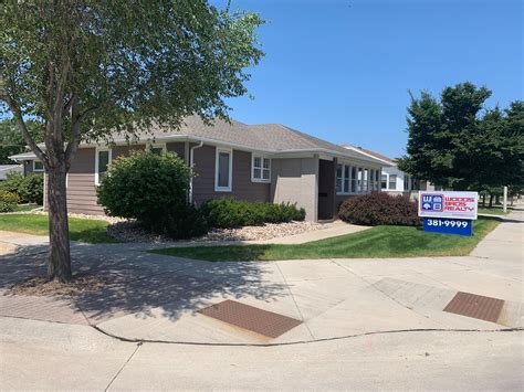 Mary Harder, Woods Bros Realty - Home