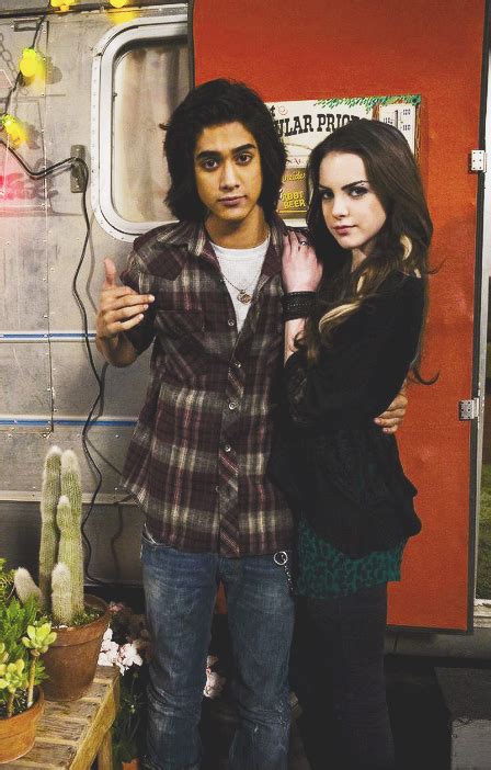 Avan Jogia And Elizabeth Gillies Fotos De Casais Fotos Casal