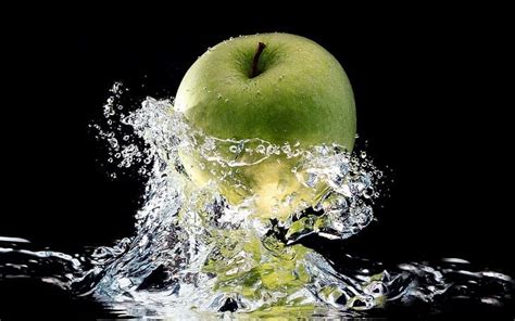 Green Apple In A Splash Of Fresh Water Green Apple Photography Hd