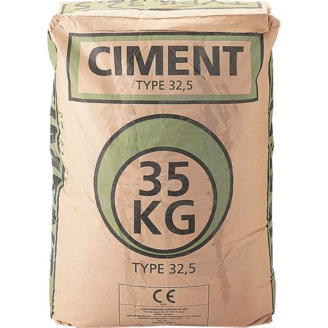 Le ciment est un liant hydraulique à base de calcaire et d'argile sous forme de poudre fine qui va durcir plus ou moins vite au contact de l'eau en créant un volume résistant. Ciment ADH, 35 kg | Leroy Merlin