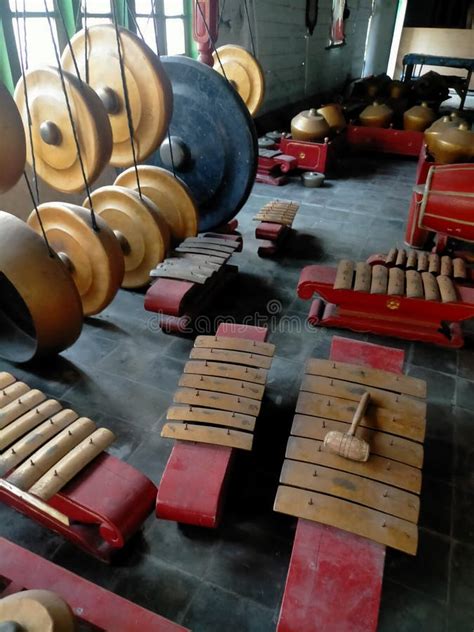 Instrumentos De La Música Tradicional Indonesia Javanesa Gamelan Foto