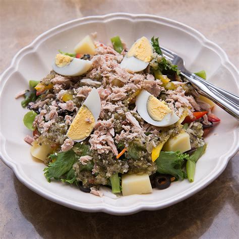 Recette Laitue- thon - pommes de terre et oeufs en salade