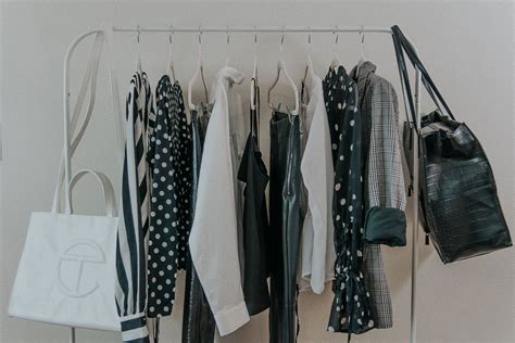 How To Style A Clothing Rack Aesthetic Tips Venti Fashion