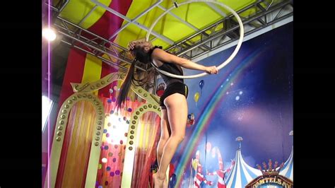 Acrobatic Girl At Telemundo Expo 2009 Youtube