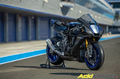The r1m remains the pinnacle of yamaha supersport motorcycles, and short of grabbing one of valentino. Essai Yamaha YZF-R1 et YZF-R1M - Jerez accueille ces deux ...