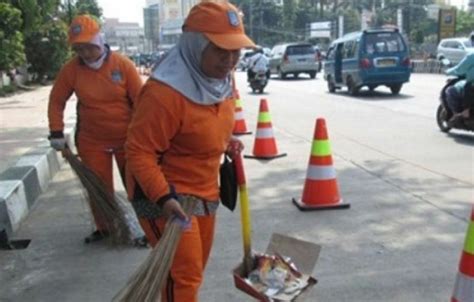 1680 Personel Kebersihan Jaga Kebersihan Perayaan Natal Di Jakarta