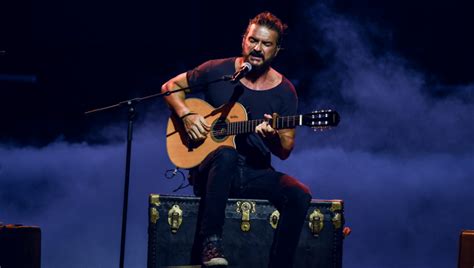 Ricardo Arjona Estrenó Su Nueva Canción Hongos Del álbum Blanco Y Negro