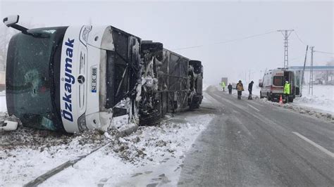 Karaman da yolcu otobüsü devrildi 10 yaralı Günün Haberleri