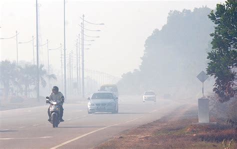 Pencemaran udara (ispu) dengan kejadian gangguan pernapasan di kota pekanbaru tahun 2015. Pahang | Jerebu kembali | Foto | Astro Awani