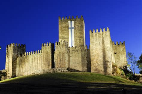 Castelo De Guimarães Distinguido Com O Prémio Cinco Estrelas Regiões