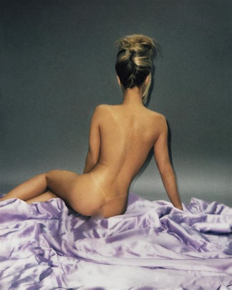 Carmen Electra S Getting Naked Again
