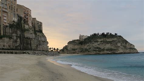 The coast from tropea to capo vaticano is one of the most beautiful and can be reached only by boat. Tropea (Włochy) - zwiedzanie, zabytki oraz atrakcje ...