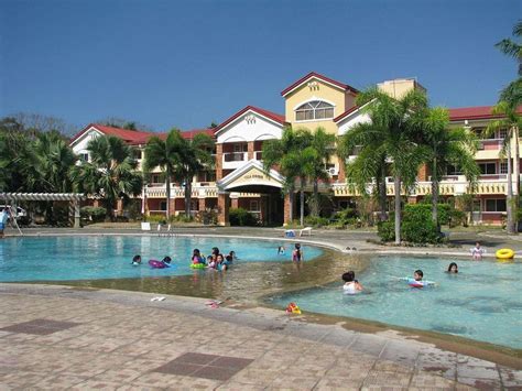 All rooms have kitchens and lcd tvs. SUBIC HOLIDAY VILLAS - Updated 2021 Prices, Apartment ...