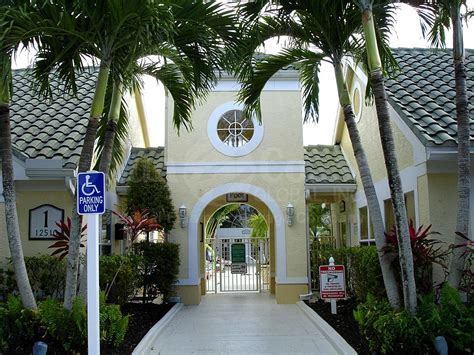 Save on booking hotels, resorts, holiday homes, apartments. VENETIAN PALMS Real Estate FORT MYERS Florida Fla Fl