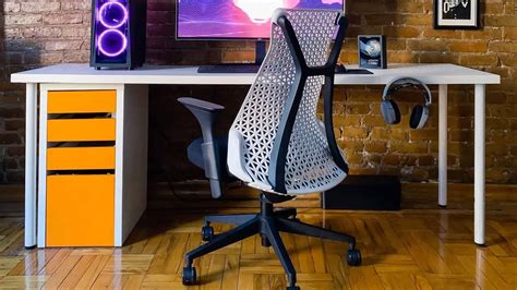 In my list of great gaming chairs for under $200, i wanted to offer at least two options that didn't have the distinct and obvious look of a gaming chair. 5 Best Gaming Desk Under 200 (Ultimate Buyer's Guide)