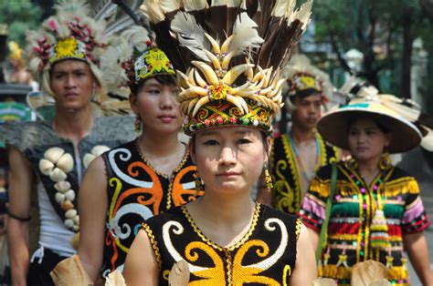 20 Suku Dayak Kalimantan