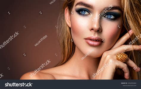 363696 Model Beauty Blue Eye Images Stock Photos And Vectors Shutterstock
