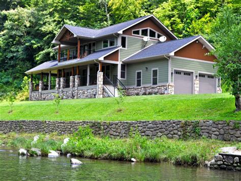 Private fishing lake or river. River Memories Cabin in Sevierville w/ 3 BR (Sleeps8)