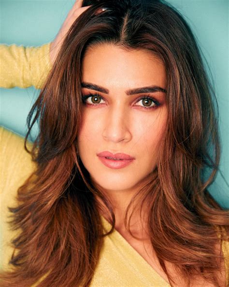 Kriti Sanon In Short Tight Dress Flaunts Her Sexy Toned Body See Her Sultry Avatar Raise The Heat