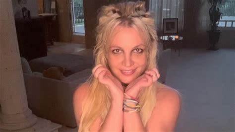 Causa Alarma Video De Britney Spears Donde Aparece Bailando Con Cuchillos