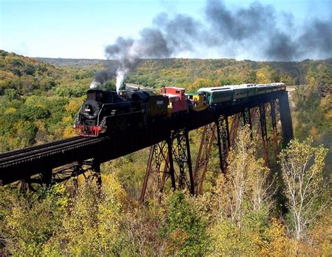 Take This Fall Foliage Train Ride Through Iowa