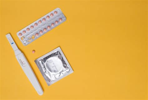 préservatif safe sex pilule contraceptive contraceptif photo premium