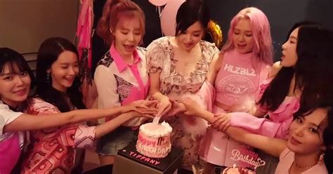 It S Party Night With Snsd Watch Them Celebrate Tiffany S Birthday On V Live Wonderful Generation