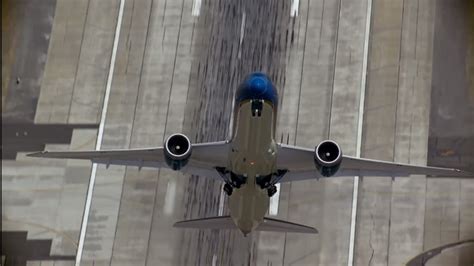 Boeings 787 Dreamliner Stuns With Near Vertical Takeoff Nbc News